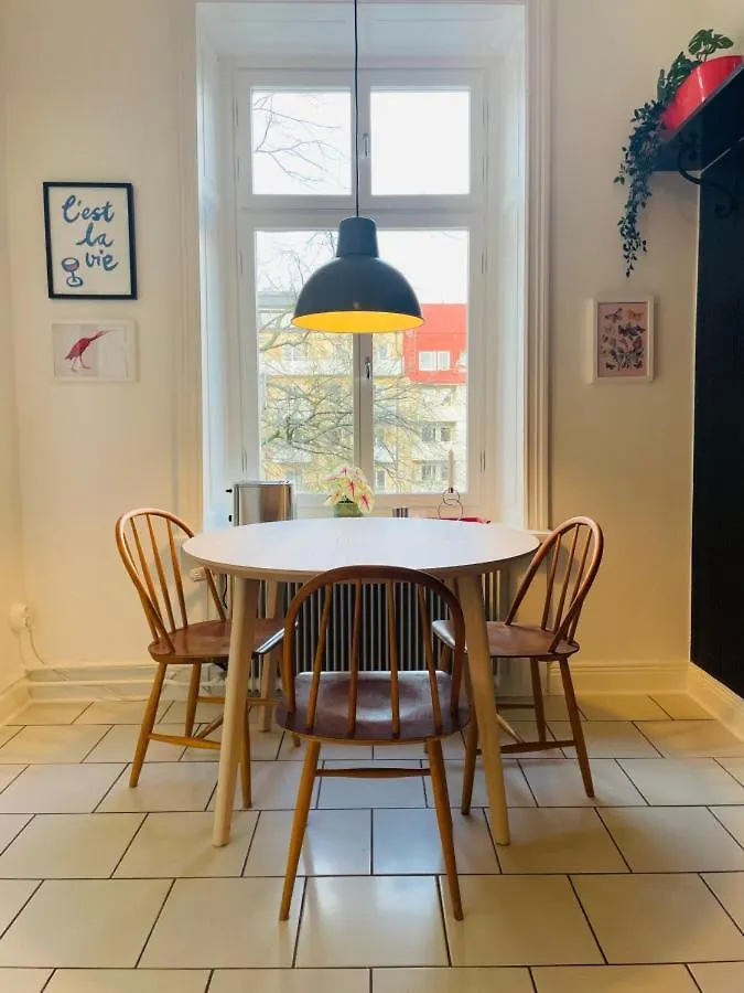 Cool And Light 2 Room Apartment In Sofo Stockholm