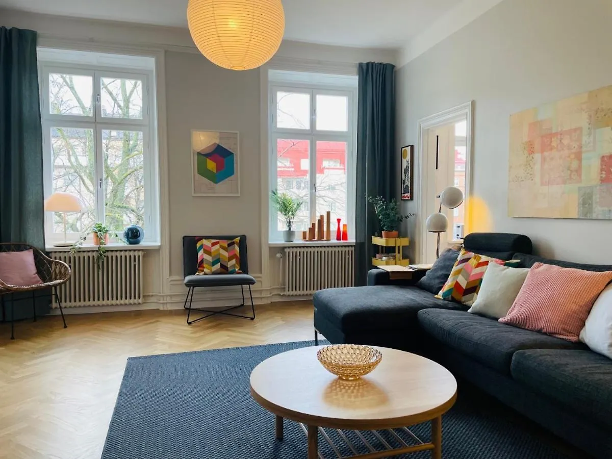 Cool And Light 2 Room Apartment In Sofo Estocolmo